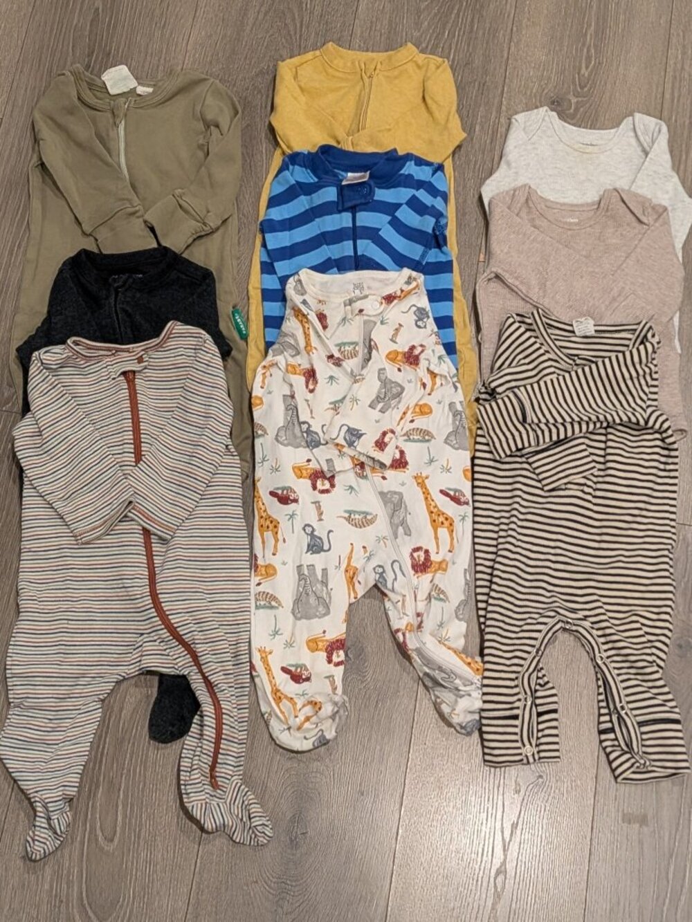 6-9 Months Pajamas & Bodysuits